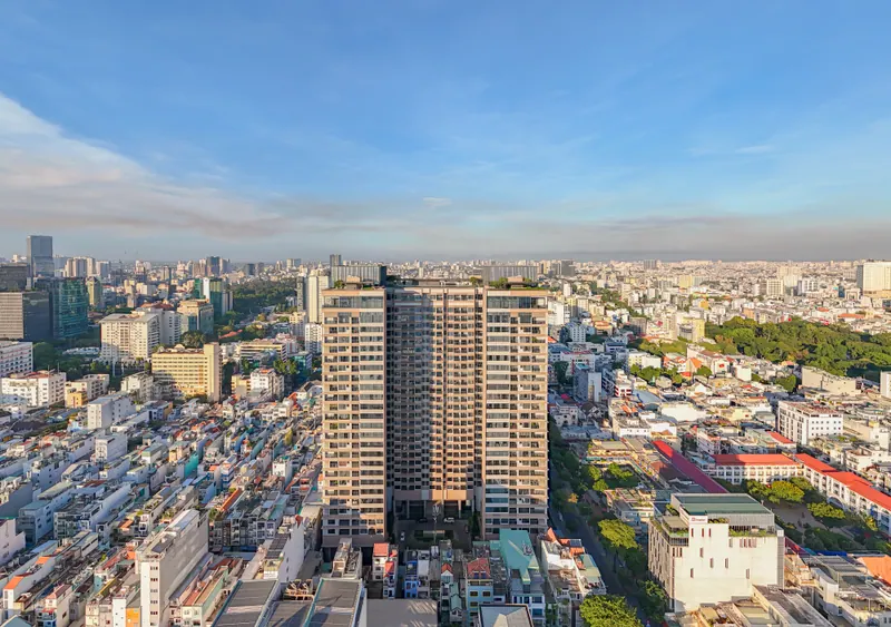 Hai tháp The Marq nhìn từ trên cao giữa khu dân cư Đa Kao, Quận 1